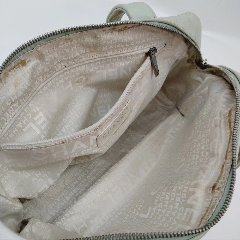 Chanel White Quilted Shoulder Bag with COA - has stains - Picture 9 of 10